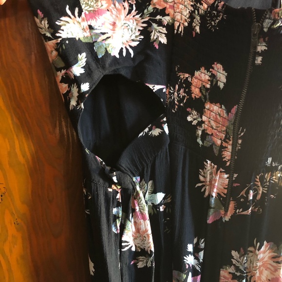 Flowered jumpsuit - Picture 2 of 3